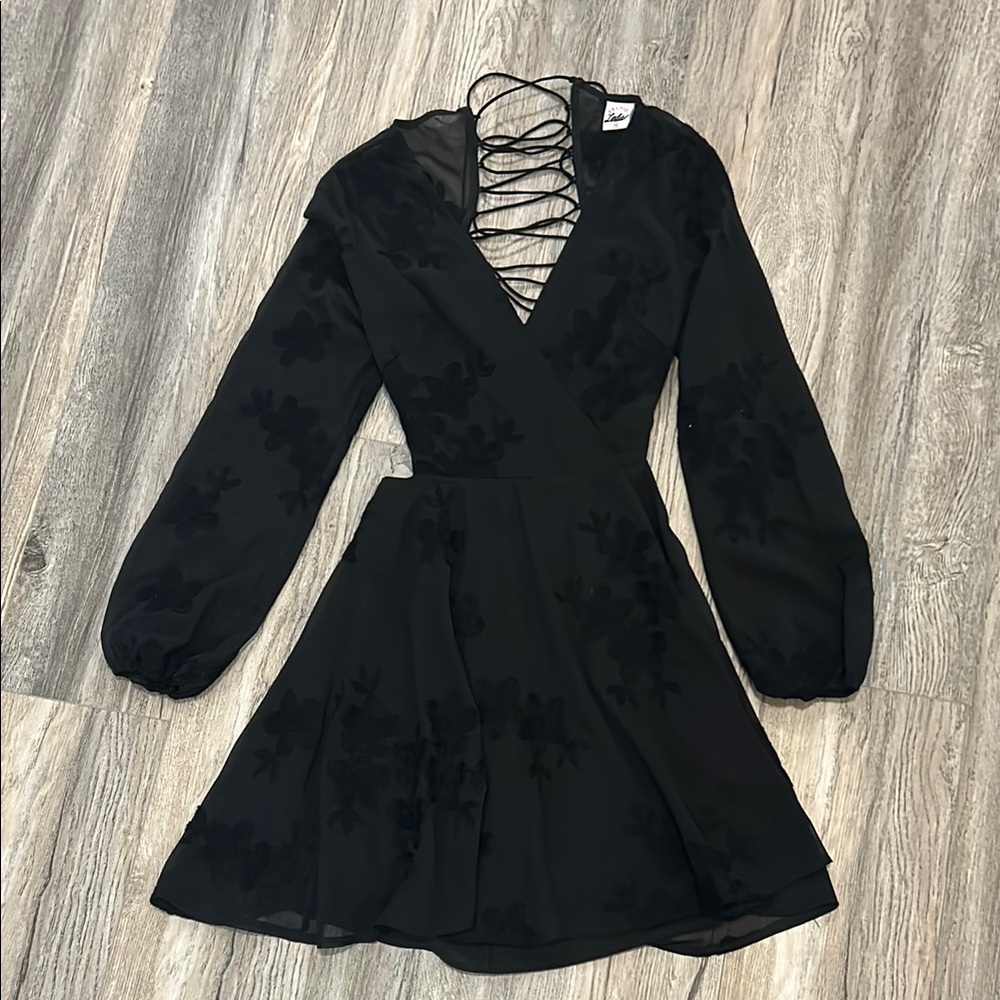 Selfie Leslie Black Floral Long Sleeve Dress